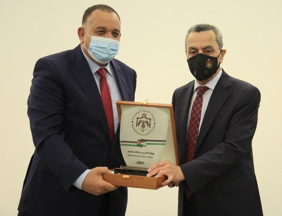 jordan-islamic-bank-honors-teachers.jpg